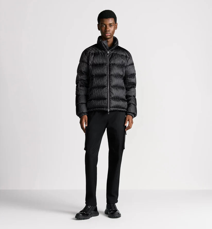 "D" Oblique Puffer Schwarz